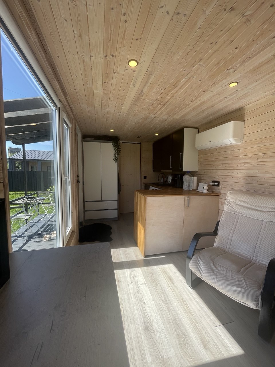 Moduļu namiņa (tiny house) ārskats — 15,7 m², pilnībā aprīkots